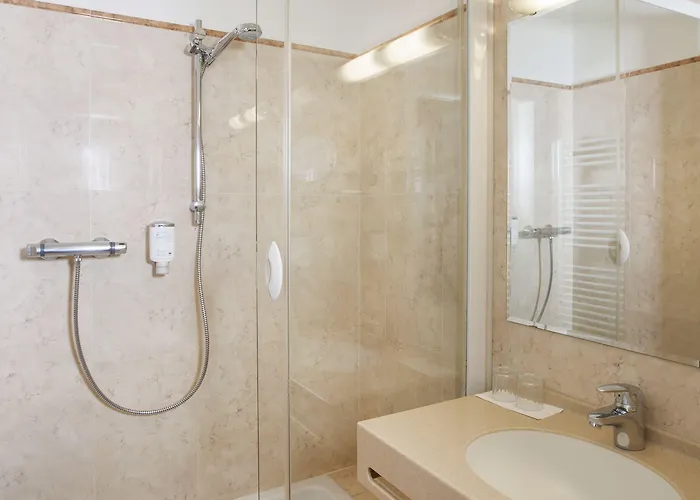 Suzanne Hotel 3*