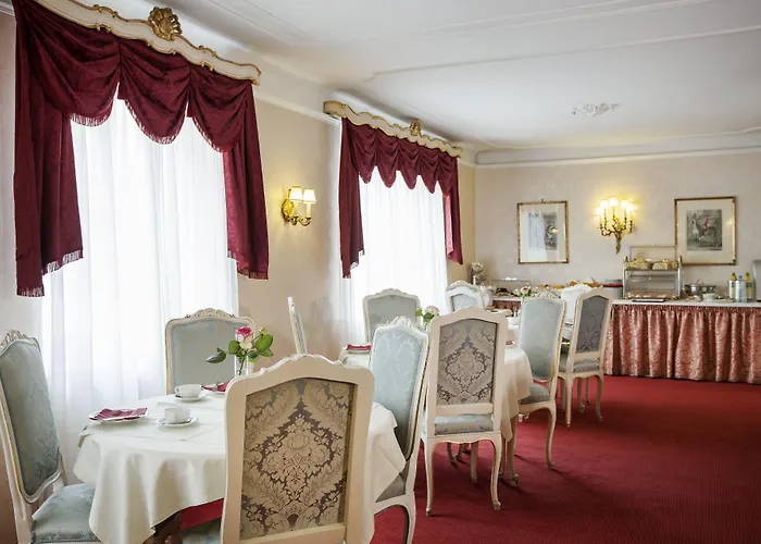 Suzanne Hotel 3*